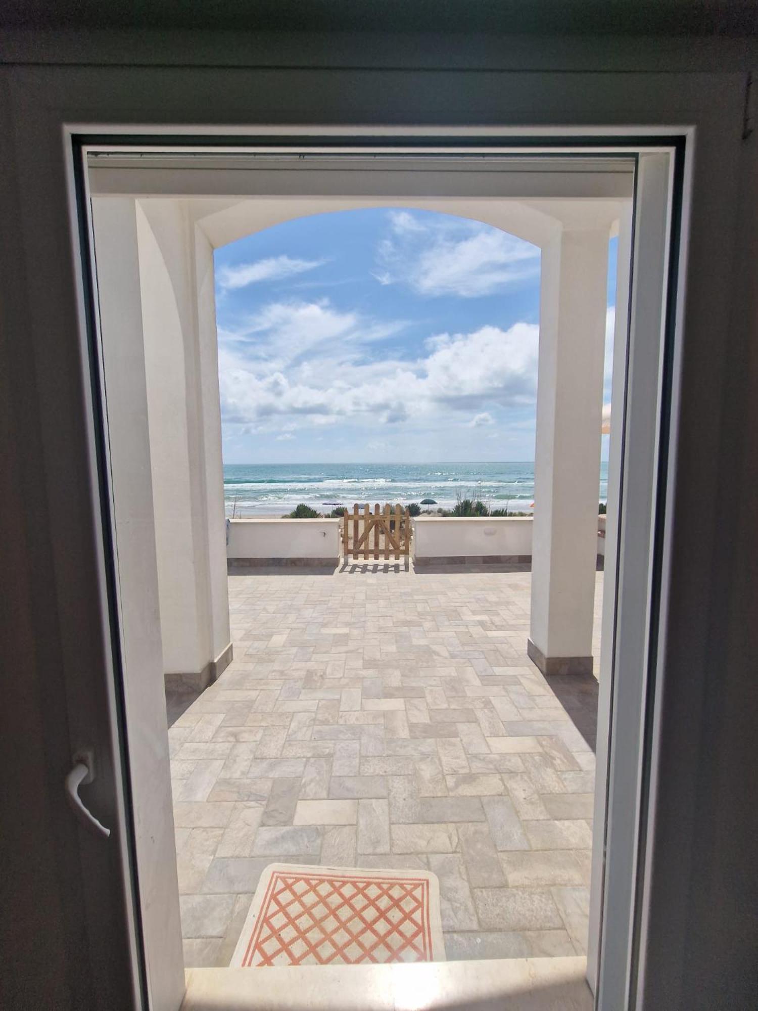 The Suite On The Beach Torvaianica Dış mekan fotoğraf